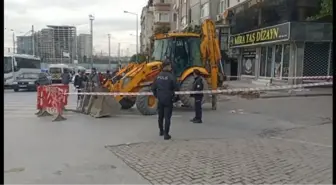 (Ek bilgiyle)ZEYTİNBURNU'NDA KEPÇE OPERATÖRÜNÜN EZDİĞİ ENGELLİ HAYATINI KAYBETTİ