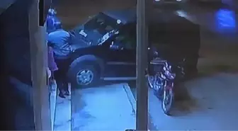 14 YAŞINDAKİ SÜRÜCÜ, OTOMOBİLE VE PASTANEYE ÇARPTI; O ANLAR KAMERADA