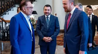 Malezya Başbakanı Enver İbrahim, Dünya Etnospor Konfederasyonu Başkanı Bilal Erdoğan'ı kabul etti