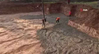 Önce öğrencilik sonra öğretmenlik yaptığı okula cami yaptırıyor