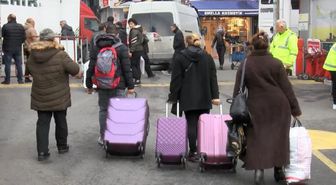 Laleli'ye alışveriş yapmak için akın eden turistler, tıka basa doldurdukları bavullarıyla ülkelerine dönüyorlar