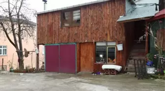 Baba yadigarı dikiş makinesiyle 20 yıldır 'Çal yeleği' dikiyor