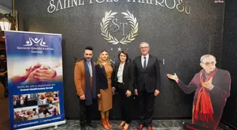 Gaziemir'de Sahne Tozu Tiyatrosu, 'Sosyal Market'E Destek İçin Sahneye Çıktı