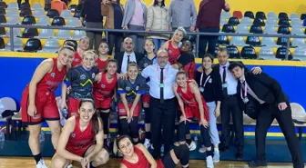 Turgutlu'nun Kadın Basketbol Takımı Karşıyaka'ya Karşı Galip Geldi