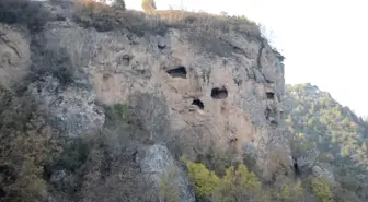 Bilecik'ten Kültür ve Turizm Bakanlığı'na 'Kaya Ev' Çağrısı: 'Bu Tarihin Yok Olmaması İçin Gelmelerini Bekliyoruz'