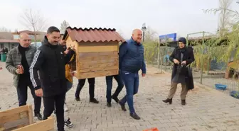 Kırıkkale'de hayvanseverler sahipsiz hayvanlara kulübe yaptı