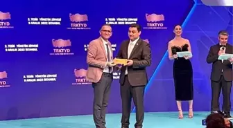 Kütahya Valiliği Motivasyon ve Eğitim Tırı, 'Yılın en iyisi' ödülünü törenle aldı