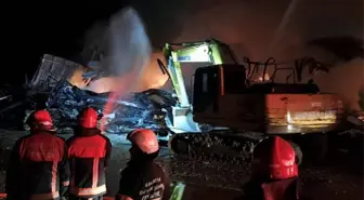 Sakarya'da mobilya deposunda çıkan yangın söndürüldü