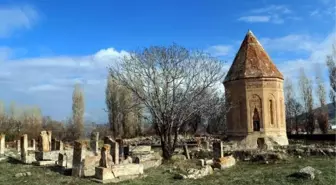 TARİHİ YAPININ SİLUETİNİ BOZAN O YURT YIKILDI