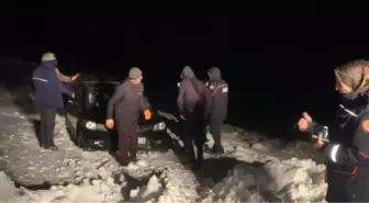 BAYBURT'TA KARDA MAHSUR KALAN 4 KİŞİ KURTARILDI