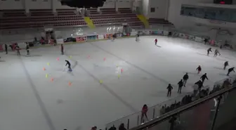 İzmirli Çocukların Buz Pateni Keyfi