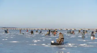 Rusya'da Buz Üstünde Balık Avcılığı