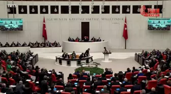 Sera Kadıgil'den Bakan Soylu'ya: 'Süleyman, Ben Cinsiyetsiz Değilim; Her 25 Kasım'da, 8 Mart'ta Tir Tir Titreyerek Yasaklamaya Çalıştığın Kadınlardan...