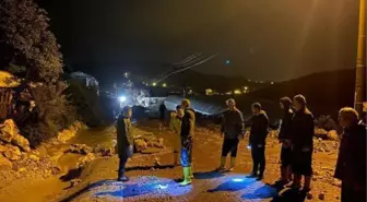 Antalya'nın iki ilçesinde sel felaketi; otomobiller sürüklendi, seralar su altında kaldı (6)