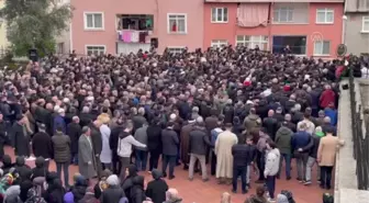 Beyoğlu'nda polisler tarafından kazara vurulup ölen kadın toprağa verildi