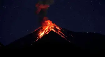 Guatemala'daki Fuego Yanardağı'nda patlama
