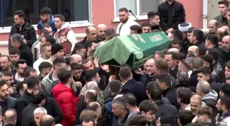 İstanbul'da polisin kaçan gaspçılara açtığı ateş sonucu hayatını kaybeden genç kız son yolculuğuna uğurladı