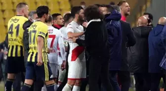 Süper Lig'de herkesi şaşırtan karar! Sezon başında sözleşme yeniledi, şimdi futbolu bırakıyor