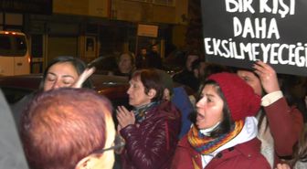 Ankaralı Kadınlar, Çankaya'da Bir Kadının Silahlı Saldırıya Uğramasını Protesto Etti: 'Pelin'in Verdiği Yaşam Mücadelesi Hepimizin Mücadelesidir.