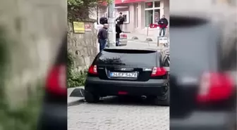 ARNAVUTKÖY'DE TARTIŞTIĞI MOTOSİKLETLİYİ BALTAYLA TEHDİT ETTİ