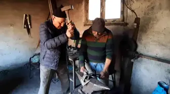 Dükkanına gelenleri çırak olarak kullanıyor