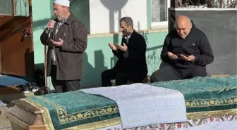 TEDAVİ SÜRECİNDE 145 GÜN OTOMOBİLDE KALDIĞI OĞLUNU TOPRAĞA VERDİ