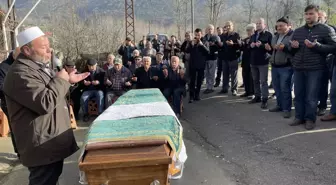 Tedavi sürecinde 5 ay hastane otoparkında yaşayan baba, oğlunu kaybetti