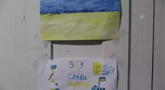 Ukrayna'da cephe hattındaki hastanelerde ayaküstü muayene