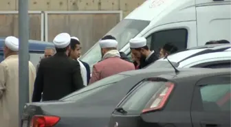 6 YAŞINDAKİ KIZIN EVLENDİRİLMESİ: ADLİYE ÖNÜNDE DESTEK AÇIKLAMASI