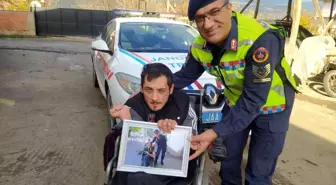 Jandarmadan engelli bireye anlamlı hediye