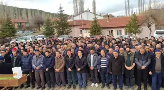 Kütahya'da 18 günlük yaşam savaşını kaybeden 8 yaşındaki çocuk toprağa verildi