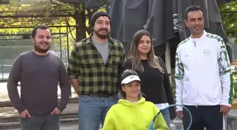 Paralimpik Tenisçi Büşra Ün'ün Hayatını Anlatan Belgesele Bornova Belediyesi'nden Destek