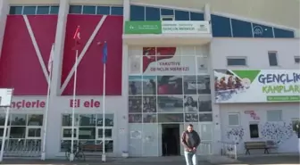50 yaşındaki Öznur Turgut'un yaşantısı da tarzı kadar renkli