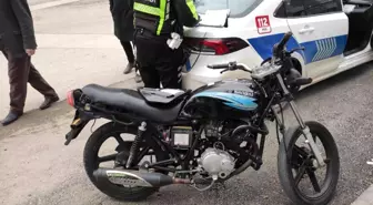 Motosiklet ile otomobil çarpıştı: 1 yaralı