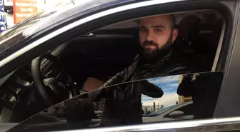 Adana'da otomobilde arkadaşlarıyla oturan şahsa silahlı saldırı