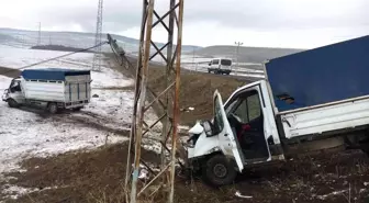 Ardahan'da 2 kamyonet çarpıştı: 4 yaralı