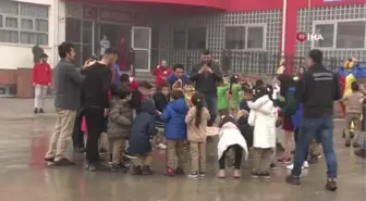 Gençler, 450 kilometre uzaklıktan depremi unutturmak için geldiler