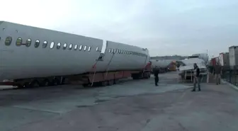 Hadımköy'de bekleyen hurda uçaklar TEM Otoyolu ile limana taşındı