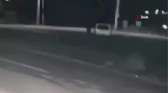 Diyarbakır'da feci kaza: Yolun karşısına geçerken tırın çarptığı anlar kamerada