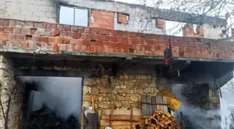 Bacadan çıkan yangında ev alevlere teslim oldu