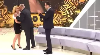 Canlı yayında güldüren mikrofon kazası! Rahmi Özkan'ın Müge Anlı'ya sürprizini herkes duydu