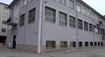 Kırklareli Valisi Birol Ekici, mesaisine öğrencilerle kitap okuyarak başladı
