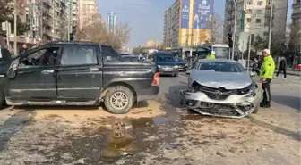 KONYA'DA 'IŞIK İHLALİ' KAZASI: 6 YARALI