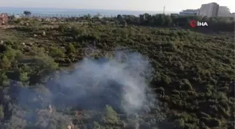 Polis, baraka yangınına su dolu bidonlarla müdahale ederek alevlerin ormana sıçramasını önledi