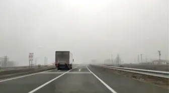Yakıt tankerine çarpan araçtaki 6 kişi yaralandı