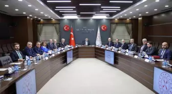 Bakan Nebati, İstanbul Sanayi Odası ile bir araya geldi