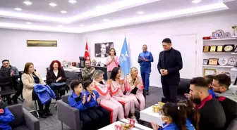 Aliağalı minik yüzücülerden dikkat çeken performans