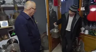 Bursalı koleksiyoner, topladığı yüzlerce yıllık bakırları dükkanında sergiliyor