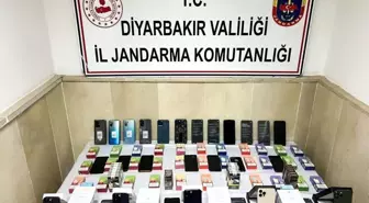 Diyarbakır'da kargo aktarma merkezinde çok sayıda kaçak ürün ele geçirildi