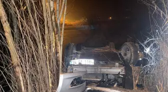 Erzincan'da devrilen otomobildeki 2 kişi yaralandı